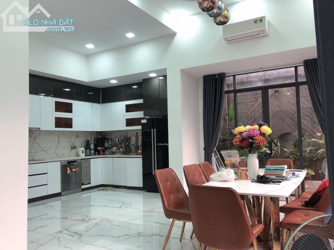 Biệt thự nghỉ dưỡng view sông Bình Thạnh tặng hồ cá KOI 200m2 ngang 10m siêu đẹp 32 tỷ. - 2