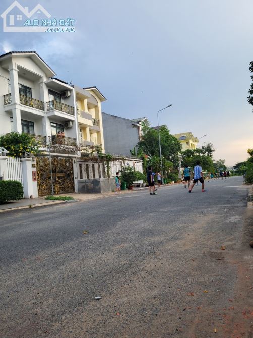 Biệt thự nghỉ dưỡng view sông Bình Thạnh tặng hồ cá KOI 200m2 ngang 10m siêu đẹp 32 tỷ. - 5