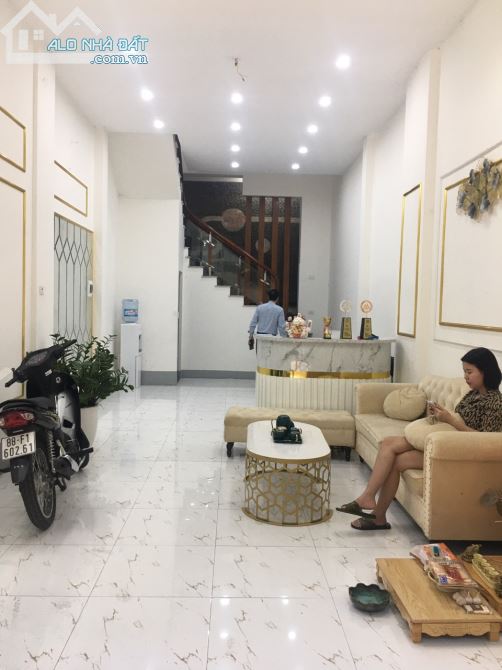 Cho thuê (CẢ NHÀ) nhà mặt  ngõ Nguyễn Tuân-Thanh Xuân,DT 70m ,5 tầng,mt 5m.Giá 30tr/th. - 2