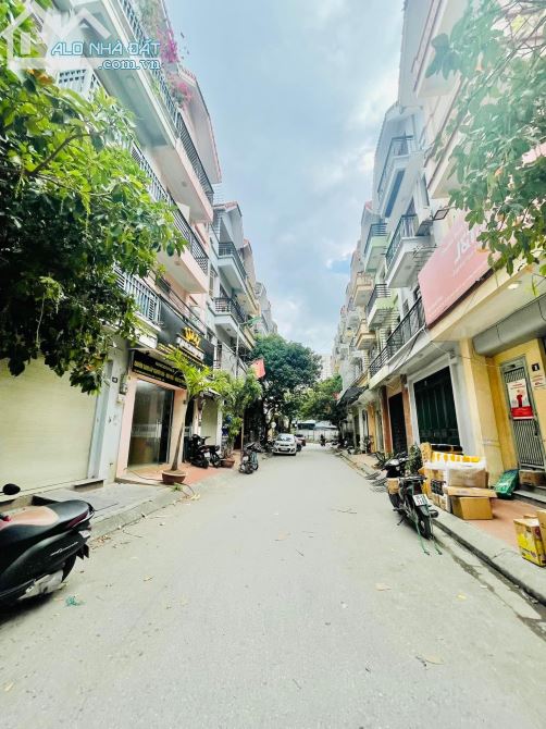 Siêu Hiếm Phân Lô Ngõ 61 Lạc Trung 63M2 4T MT5M Ô Tô Tránh Hai Thoáng Giá 12.5 Tỷ