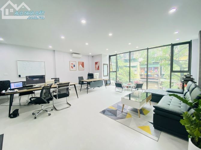 Cho thuê văn phòng tại Láng Hạ sàn 50m2 ánh sáng ngập tràn phù hợp spa,studio, vp....v.v
