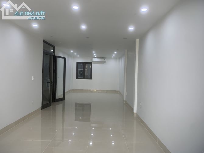 Cho Thuê Tầng 1,2,3,4,5,6 Diện Tích 130m2 Thông Sàn Nguyễn Cơ Thạch, Đường Rộng - 1