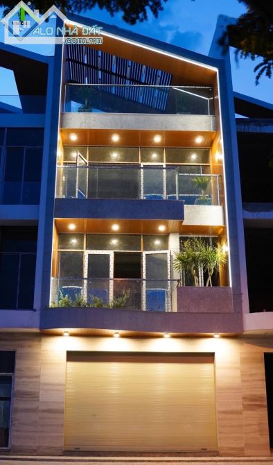 Bán Shophouse 4 tầng 3 mặc tiền bên bờ sông Hàn Đà Nẵng giá quá sậm hầm .