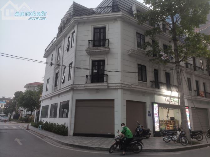 Cho thuê  MP Thái Thịnh  DTSD 400m2, MT 15m, giá thuê 170tr/tháng