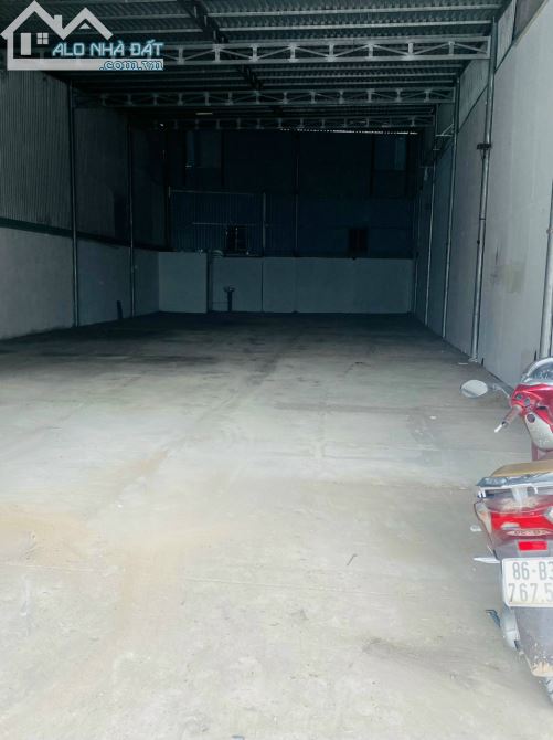 Cho thuê xưởng 300m Vòng xoay An phú giáp Dĩ An đường container