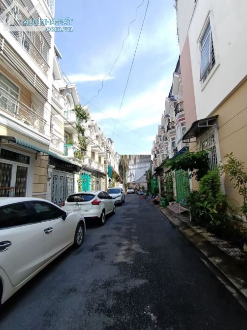 NHÀ ĐẸP KDC HỒNG LONG FULL NỘI THẤT, SÂN XE HƠI - 1
