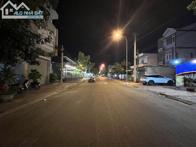 Cần Bán Cặp Đất Hướng Tây Đường Nguyên Hồng Trung Tâm Thành Phố Phan Thiết Bình Thuận