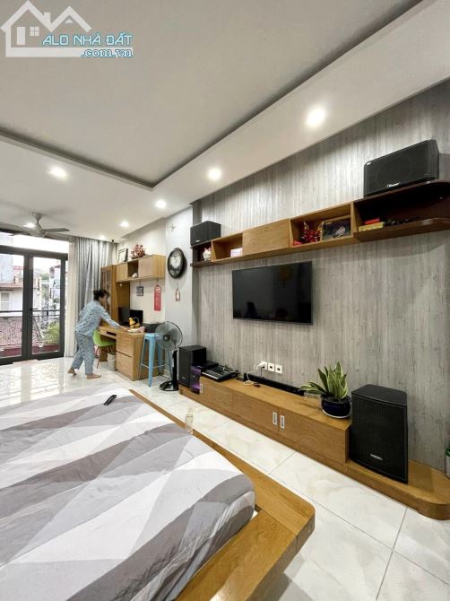Nhà ĐẸP 4 tầng hẻm 5m NGUYỄN TRỌNG TUYỂN, P. 15, Phú Nhuận, 4.5m x 16. Giá 13.2 Tỷ - 1