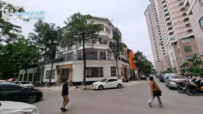 Cho thuê Biệt thự phố Thành thái, Cầu giấy 235m2x5T, Căn góc, nhà mới