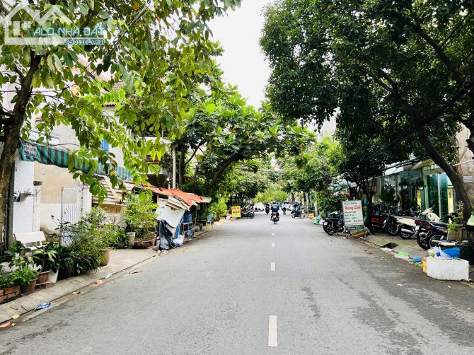 25 tỷ - Bán đất lớn 200m2 (9,2x22m) mặt tiền đường số Tân Quy, Q7 - Được xây dựng cao tầng - 1