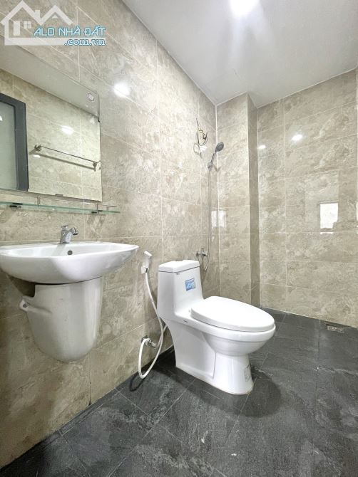 Căn hộ 40m2 Huỳnh Tấn Phát gần Hoàng Quốc Việt giá chỉ 5.2 triệu - 5