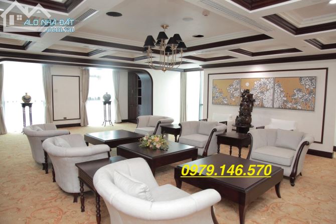 Bán nhà mặt phố Thái Hà, Đống Đa, mặt tiền 30m giá tốt