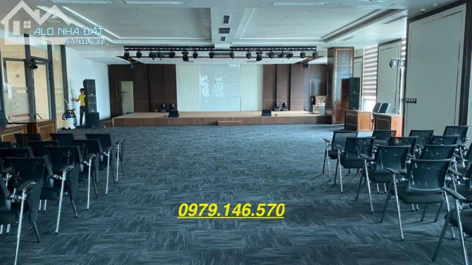 Bán nhà mặt phố Thái Hà, Đống Đa, mặt tiền 30m giá tốt