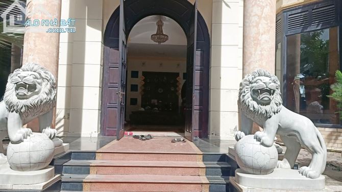 Biệt thự siêu đẹp Nguyễn Duy Trinh, Long Trường, Thủ Đức, 650m, hồ bơi, giá chỉ 50 tỷ.