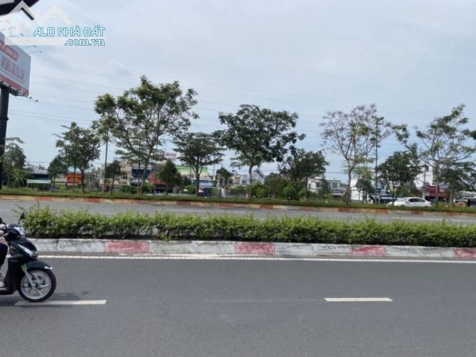 Cho thuê Đất mặt tiền Phạm Văn Đồng, gần GiGa Mall. Chỉ 65k/m2/tháng. Dt 4668m2 - 1