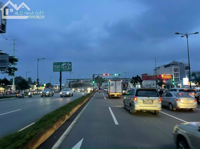 Cho thuê Đất mặt tiền Phạm Văn Đồng, gần GiGa Mall. Chỉ 65k/m2/tháng. Dt 4668m2 - 5