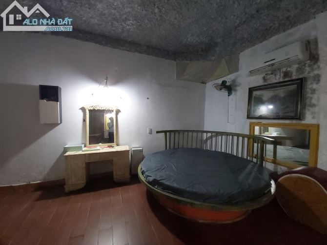 Khách sạn 22 phòng, doanh thu 100 triệu mỗi tháng, chủ bán định cư, DT 300 m2 Thổ cư - 3