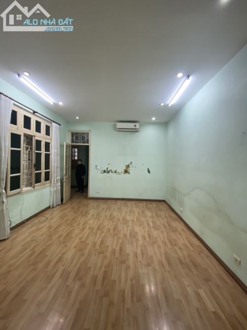 Cần cho Thuê nhà Nguyễn Xiển, diện tích 70m, 4t, 25 tr/th. lô góc,ô tô dừng đỗ ngày đêm - 3