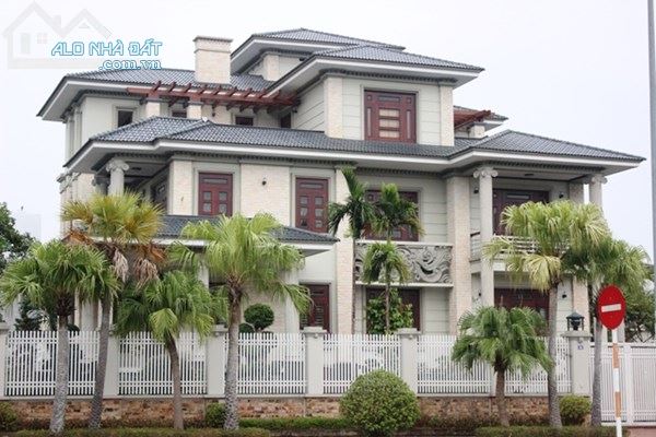 Gia đình bán gấp biệt thự đường Trần Quốc Thảo, Quận 3, DT: 23x30m, 3 lầu thang máy.