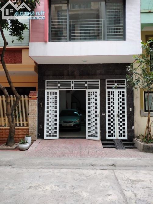 CHÍNH CHỦ BÁN NHÀ MẶT PHỐ HOÀNG CẦU, QUẬN ĐỐNG ĐA DT: 198M MT: 12M GIÁ CHÀO BÁN 72 TỶ