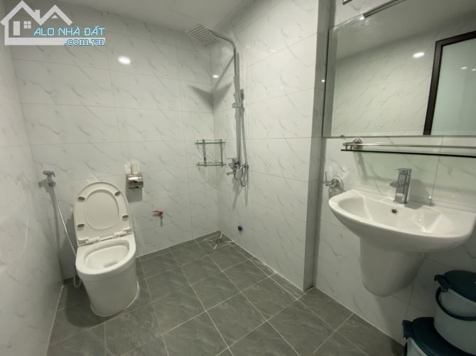 Cho thuê chung cư mini đủ đồ thang bộ phố Trần Khát Chân 30m 5 triệu - 1