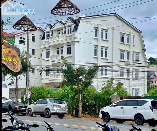 Chính chủ gởi bán khách sạn mặt tiền Xô Viết Nghệ Tĩnh,phường 7,tp Đà Lạt.389,92m2 36phong