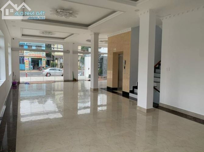 Chính chủ gởi bán khách sạn mặt tiền Xô Viết Nghệ Tĩnh,phường 7,tp Đà Lạt.389,92m2 36phong - 2