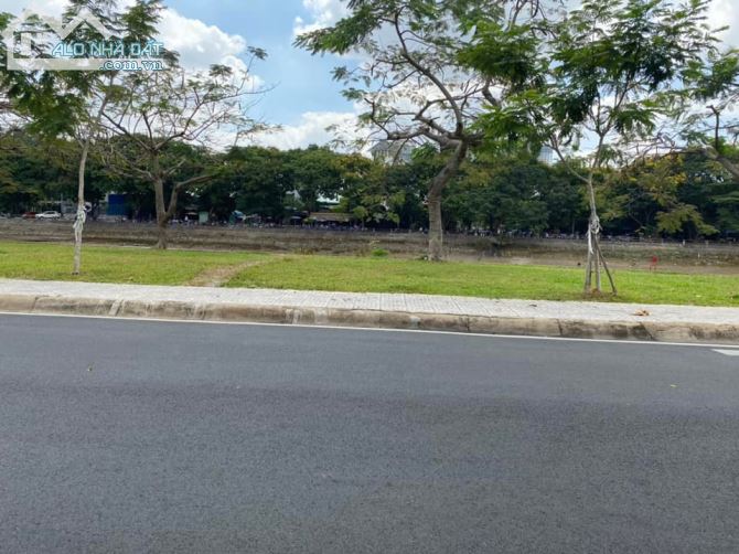 Bán gấp Đất khu dân cư Quận 2, giá nhỉnh 3X tỷ, xây Biệt thự, kinh doanh tốt.