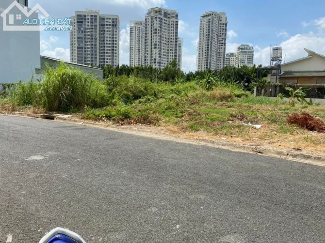 Bán gấp Đất khu dân cư Quận 2, giá nhỉnh 3X tỷ, xây Biệt thự, kinh doanh tốt. - 2