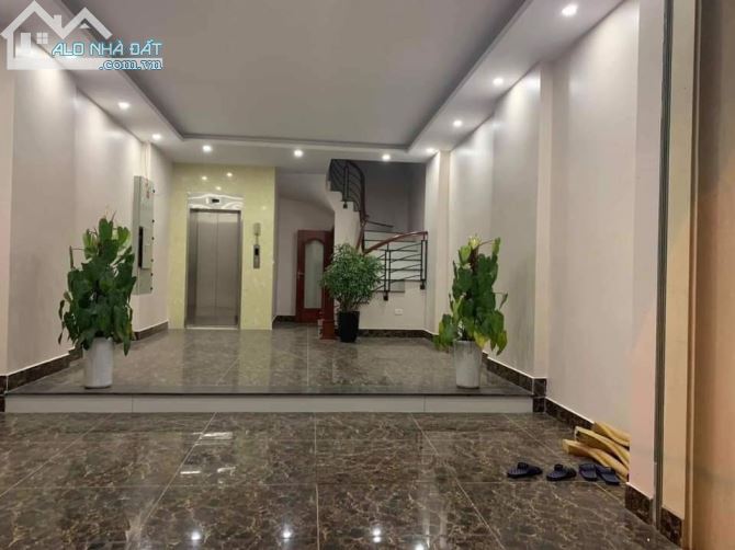 Cho thuê nhà mặt phố Trung Hòa diện tích 130m,5 tầng thang máy, mt 6m, 80tr/th