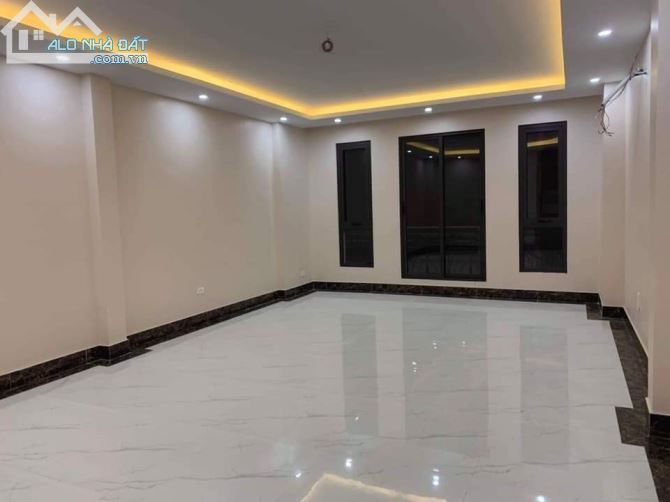 Cho thuê nhà mặt phố Trung Hòa diện tích 130m,5 tầng thang máy, mt 6m, 80tr/th - 2