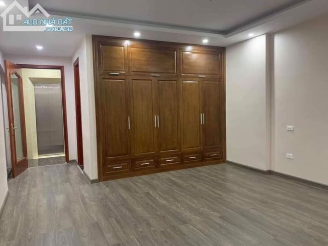 Cho thuê nhà mặt phố Trung Hòa diện tích 130m,5 tầng thang máy, mt 6m, 80tr/th - 3