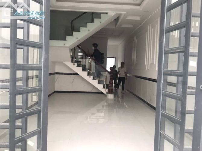 Bán nhà mặt tiền đường số vị trí kinh doanh đắc địa Quận 7 giá  9tỷ - 3