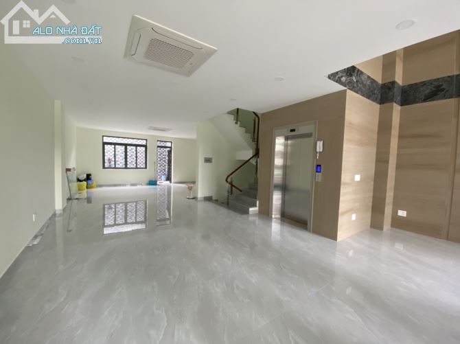 Cho thuê tòa VP Đảo kim cương Q2 hầm 7 tầng,dtsd: 700m2 - 1