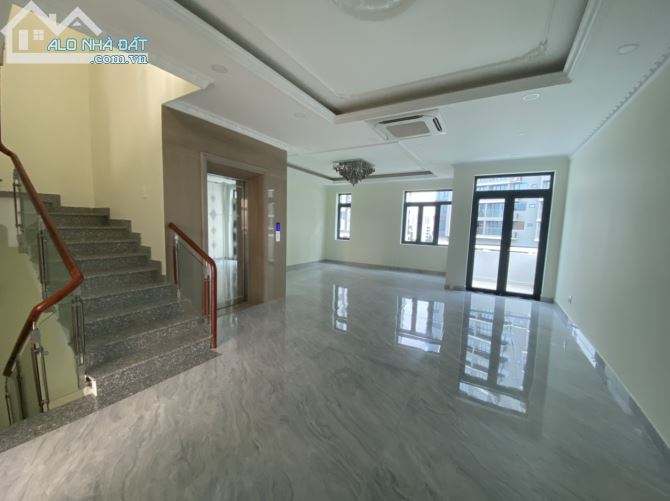 Cho thuê tòa VP Đảo kim cương Q2 hầm 7 tầng,dtsd: 700m2 - 3