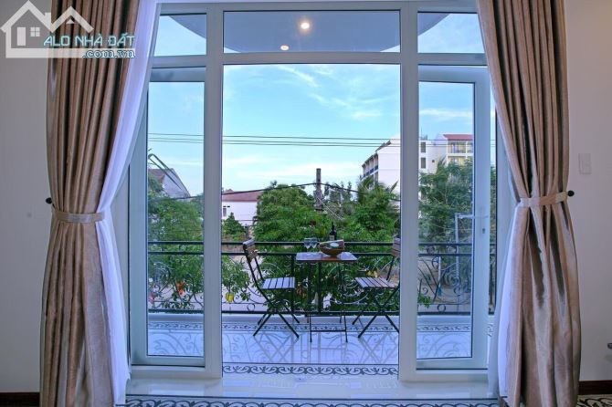 Cần bán căn Villa 10 phòng - Thiết kế hiện đại -Tiêu Chuẩn 3***.Cách Trung Tâm Phố Cổ 700m - 3