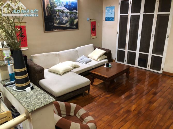 Bán nhà 6x15 hai lầu hướng tây đường nội bộ trong KDC Tân Quy Đông Quận 7