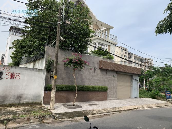 Bán đất Biệt Thự đường 672, khu Uỷ Ban Quận 9 củ , Phường Hiệp Phú. DT: 248 m2 - 19.5 tỷ - 1