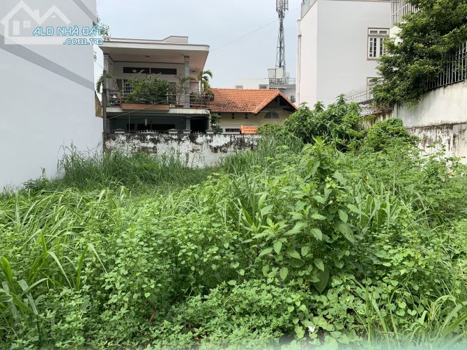 Bán đất Biệt Thự đường 672, khu Uỷ Ban Quận 9 củ , Phường Hiệp Phú. DT: 248 m2 - 19.5 tỷ - 2