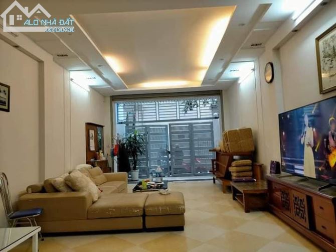 Biệt thự liền kề Trung Hòa, Cầu Giấy. Thang máy. 2 thoáng đẹp. 17 tỷ
