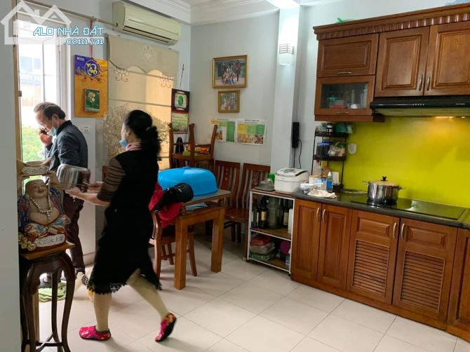 Mặt phố, vỉa hè rộng kinh doanh đỉnh, Cát Linh, Đống Đa, Hà Nội