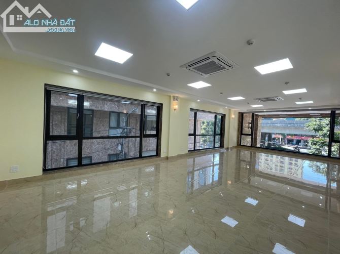 Lô Góc khu Phố Nguyên Hồng- Đống Đa 8 tầng Thang máy, gara ô tô