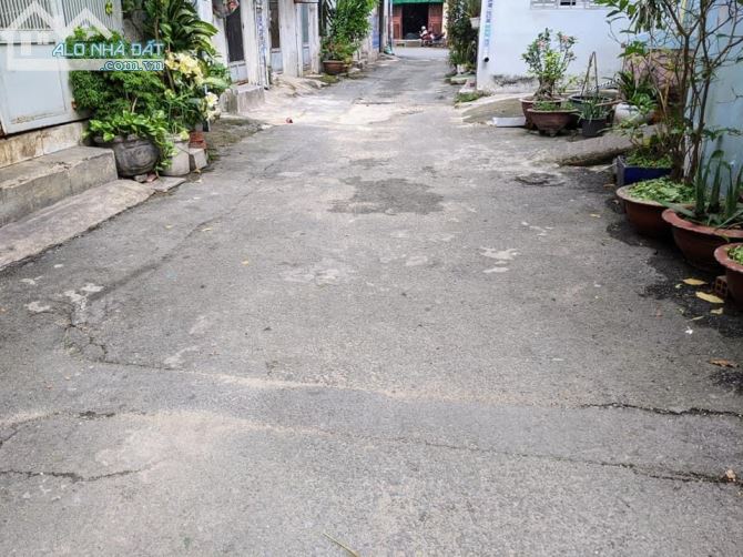 Nhà hẻm xe hơi Nguyễn Quý Anh, 2 tầng, nhà đẹp, giá rẻ, gần mặt tiền