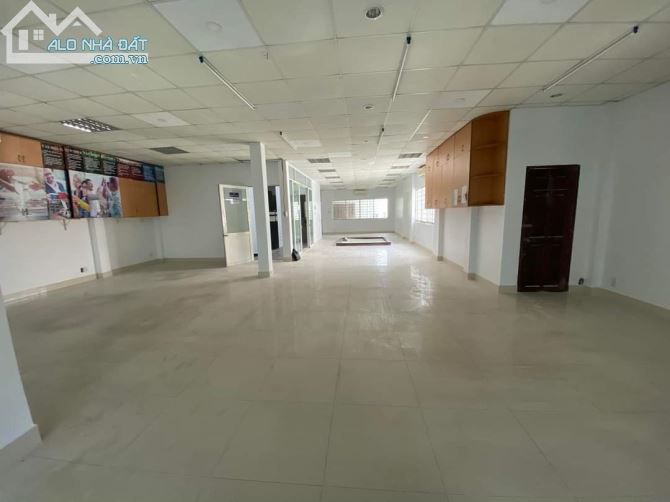 BÁN NHÀ MẶT TIỀN BẠCH ĐẰNG, TÂN BÌNH, NGANG 11 x 20 , NHỈNH 60 TỶ. - 1