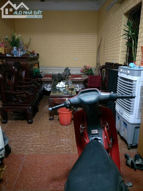 Bán nhà ngõ 467 Lĩnh Nam,DT 42 * 3 tầng. Giá 1,98 tỷ - 4