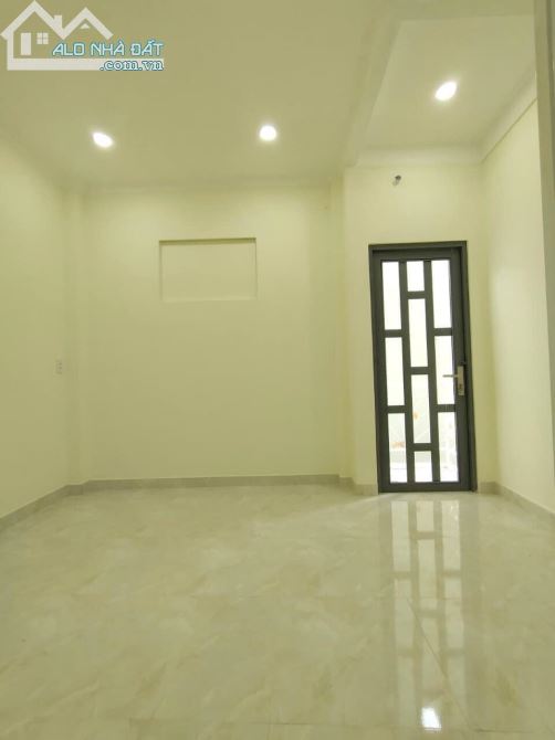 Bán nhà mới  hẻm ba gác gần Đại học Thuỷ Lợi Trường Sa P.17 Bình thạnh 23M2 4PN giá 3 TỶ05