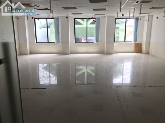 Cần cho thuê văn phòng tại 66 phố Trần Đại Nghĩa, quận Hai Bà Trưng, 80m2, với giá 17tr