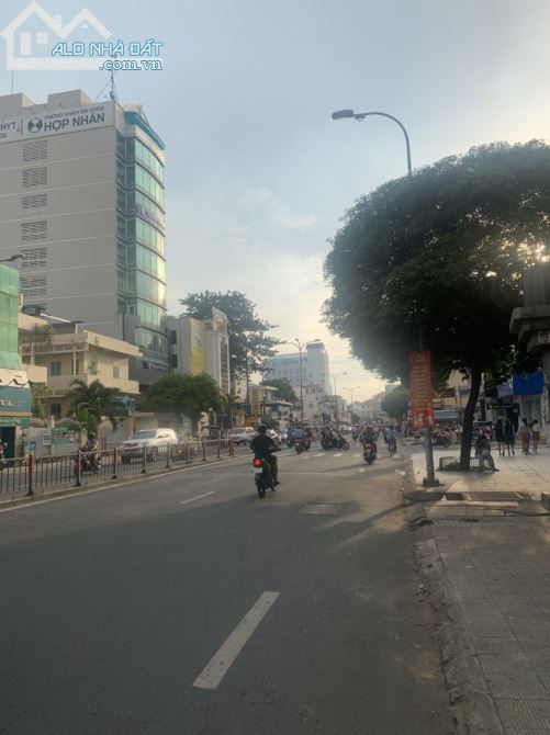 Bán tòa nhà mặt tiền Cộng Hoà Phường 13 Tân Bình gần sân bay, (DT: 188m2 đất) - 5 tầng