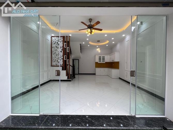 HOÀI ĐỨC NHÀ 4 TẦNG DT 45M2, MT 5.6M, MẶT PHỐ - CĂN GÓC - Ô TÔ VÀO NHÀ - KINH DOANH - 1