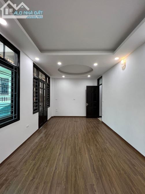 HOÀI ĐỨC NHÀ 4 TẦNG DT 45M2, MT 5.6M, MẶT PHỐ - CĂN GÓC - Ô TÔ VÀO NHÀ - KINH DOANH - 2